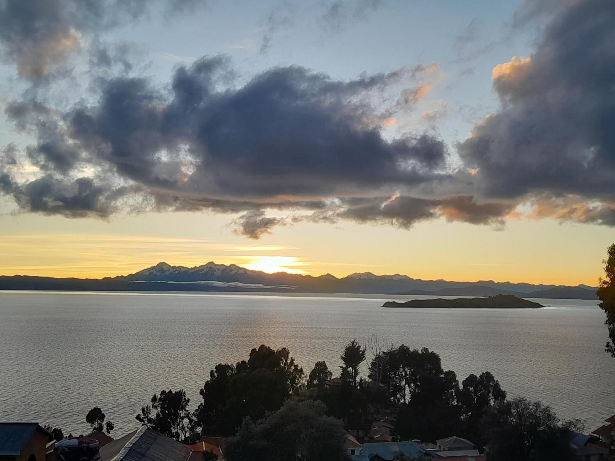Sol Y Luna - Isla Del Sol Comunidad Yumani Bagian luar foto
