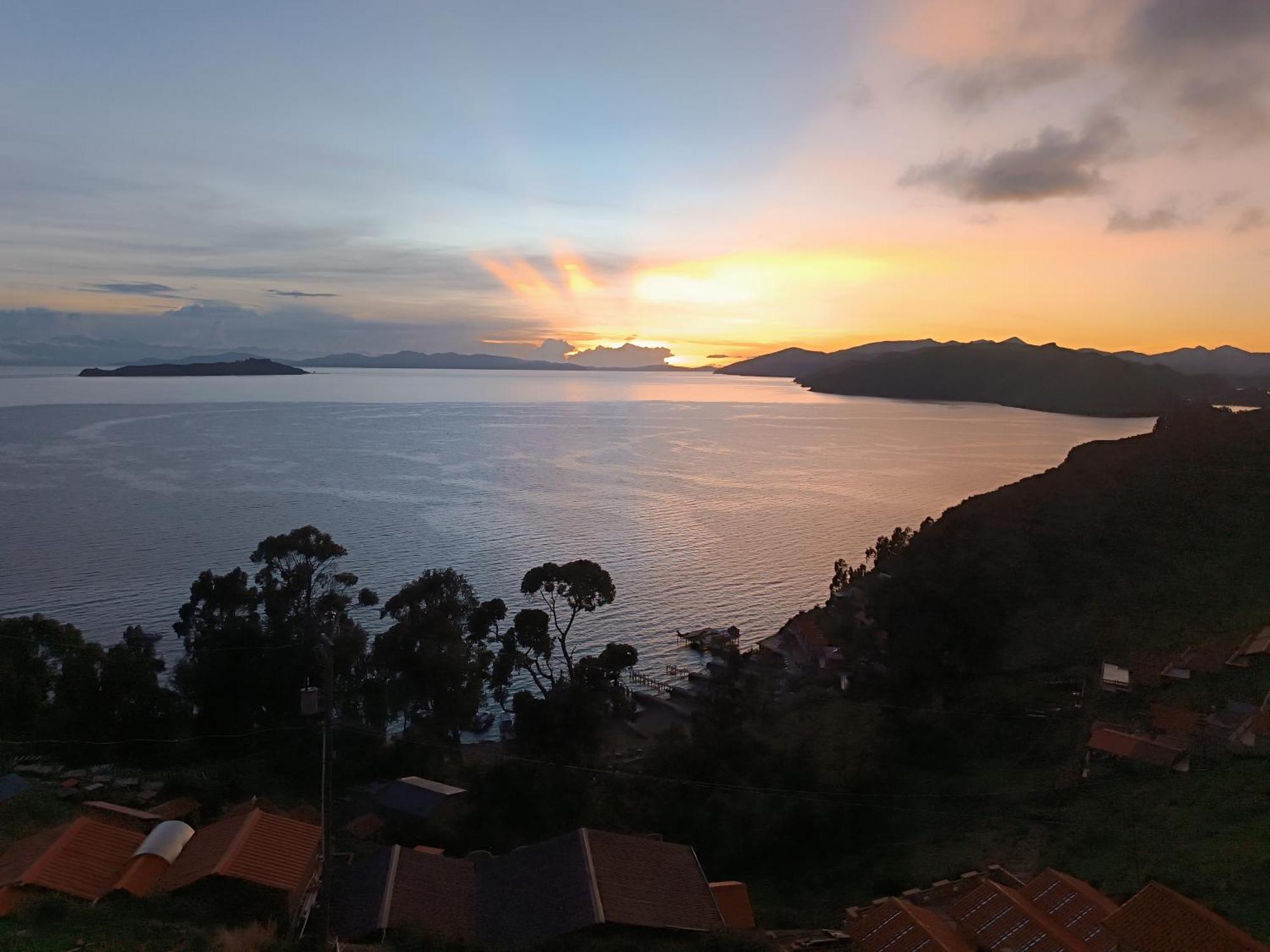 Sol Y Luna - Isla Del Sol Comunidad Yumani Bagian luar foto