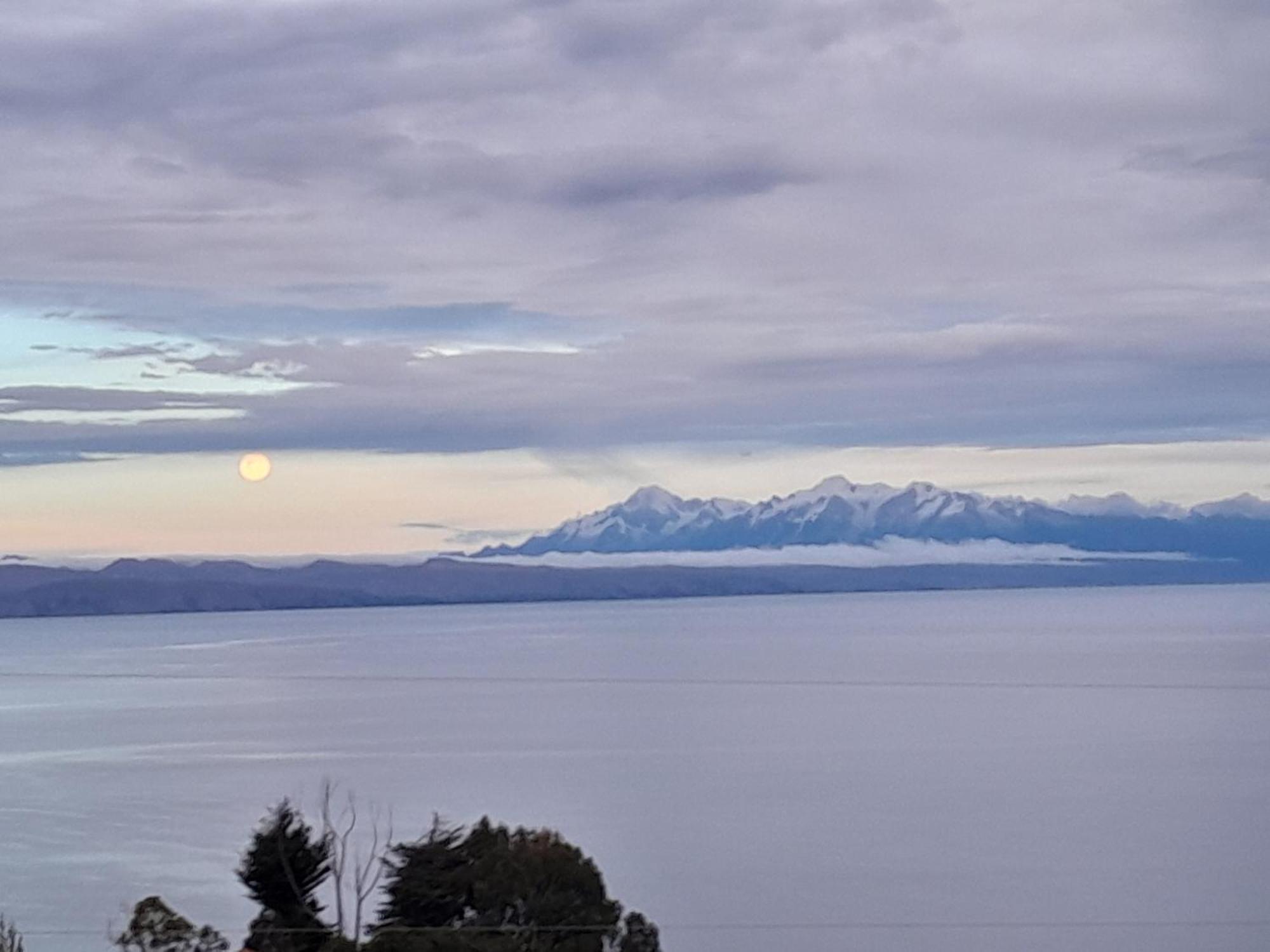 Sol Y Luna - Isla Del Sol Comunidad Yumani Bagian luar foto